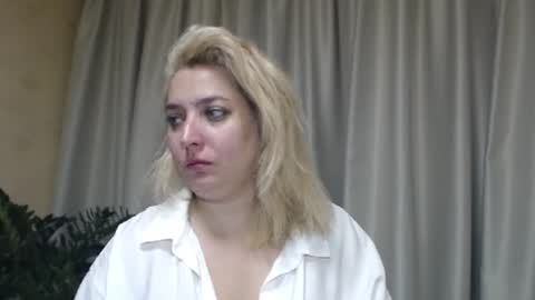 Snapshot of ohsweetiren chatting on September 17, 5:44 am Iren online show from September 17, 5:44 am