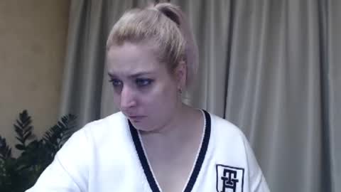 Snapshot of ohsweetiren chatting on February 5, 7:07 am Iren online show from February 5, 7:07 am
