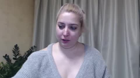 Snapshot of ohsweetiren chatting on February 8, 6:54 am Iren online show from February 8, 6:54 am