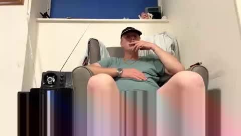 Snapshot of oiljames167 chatting on October 3, 7:11 pm oiljames167 online show from October 3, 7:11 pm