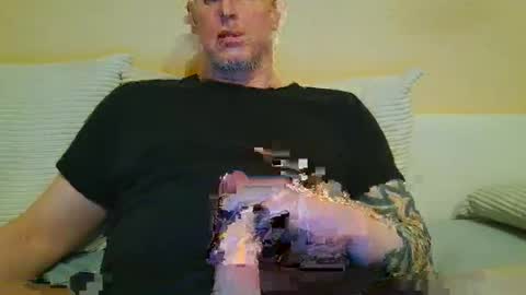 olavdelux online show from May 18, 9:21 pm