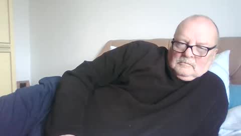 oldfkr69 online show from March 6, 2:16 pm