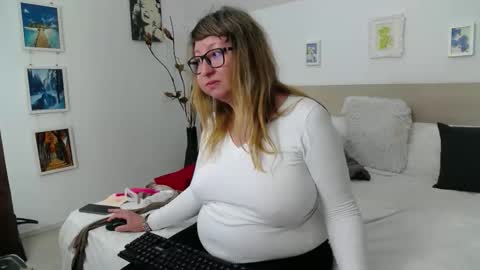 Olga Pavlova online show from May 2, 12:33 pm