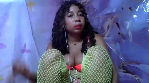 olinaa online show from June 22, 1:01 am