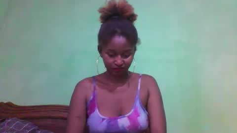 Snapshot of olinah610 chatting on October 26, 7:53 am olinah610 online show from October 26, 7:53 am