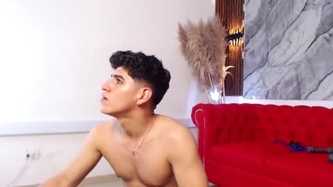 oliver_avella online show from January 13, 10:03 am