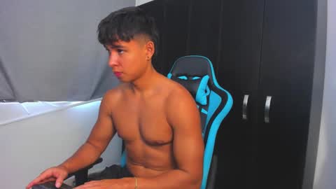 Oliver bray online show from November 22, 3:43 pm