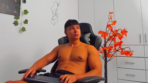 Oliver bray online show from January 13, 11:01 pm