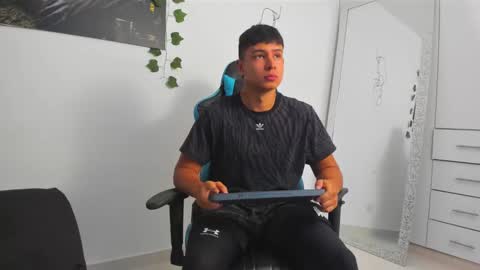 Oliver bray online show from February 28, 11:56 pm