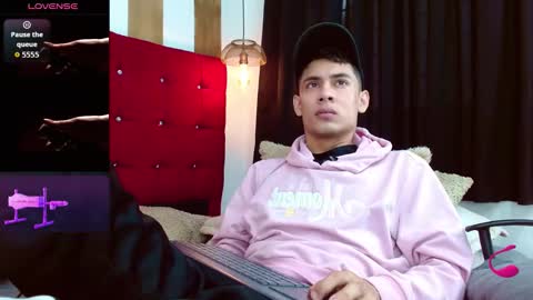 Oliver  Smith online show from October 31, 3:01 pm