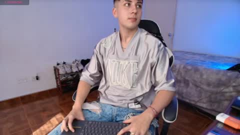 oliveeer online show from June 26, 7:19 pm