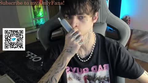 Snapshot of oliverrgroove chatting on October 11, 2:32 pm oliverrgroove online show from October 11, 2:32 pm