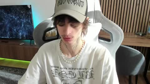 oliverrgroove online show from April 10, 7:24 am