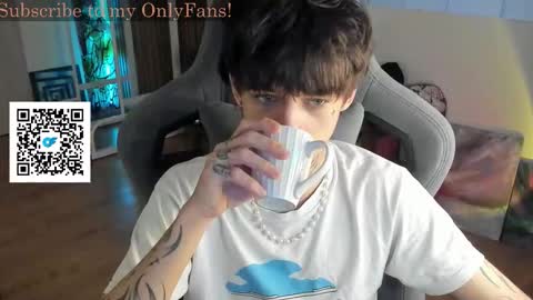 Snapshot of oliverrgroove chatting on September 28, 2:37 pm oliverrgroove online show from September 28, 2:37 pm