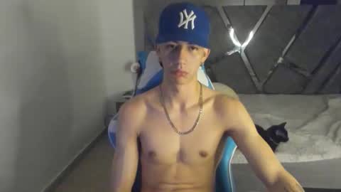 oliverthompson_01 online show from October 10, 8:09 am