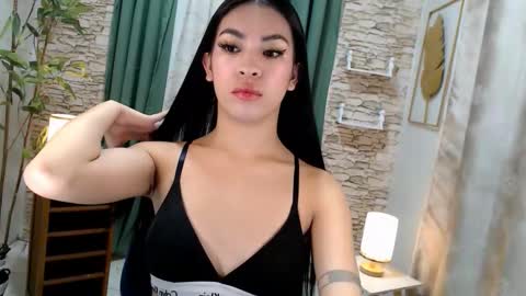 olivia_hotcummer online show from October 26, 11:04 pm