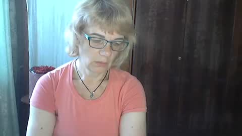 Olivia Mia online show from July 10, 10:42 am