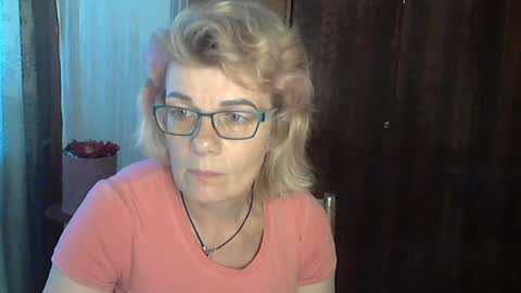 Olivia Mia online show from July 12, 2:20 pm