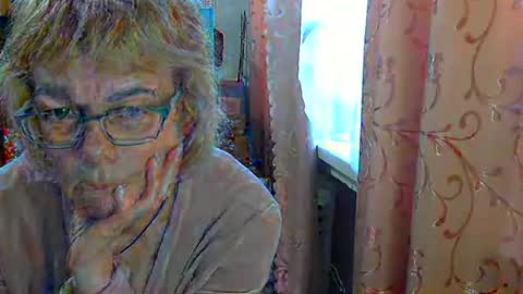 Olivia Mia online show from May 4, 7:37 am