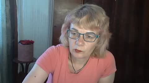 Olivia Mia online show from July 11, 2:20 pm