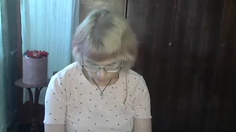 Olivia Mia online show from July 24, 10:23 am