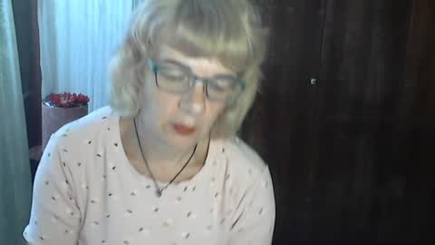 Olivia Mia online show from July 28, 9:40 am