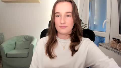 Oliwiaa2004 online show from September 12, 4:42 pm