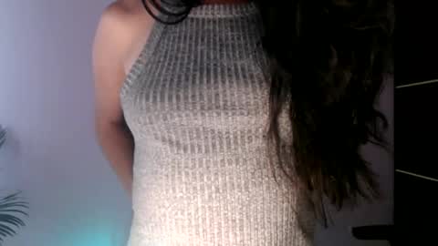oliviaaa__ online show from May 6, 5:30 pm