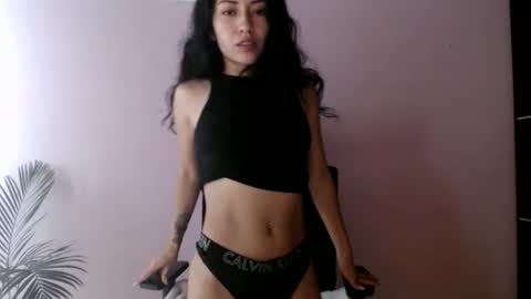 oliviaaa__ online show from May 5, 5:19 pm