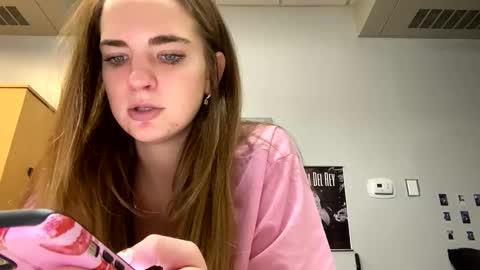 oliviaaraee online show from February 5, 11:08 pm