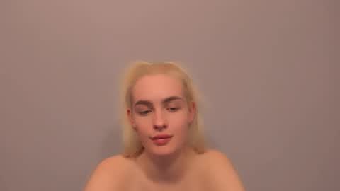 oliviaBeauty online show from March 19, 9:31 pm