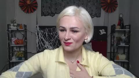 Snapshot of oliviahorst chatting on October 23, 5:31 am OliviaHorst online show from October 23, 5:31 am