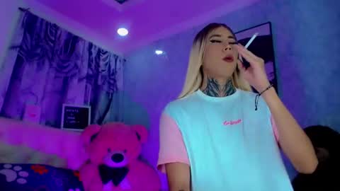 oliviahot01 online show from June 28, 1:23 am