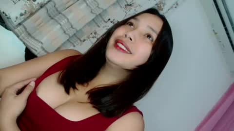 oliviahutton online show from June 15, 6:00 pm