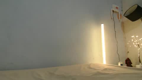 oliviajohnson20 online show from November 19, 2:22 am