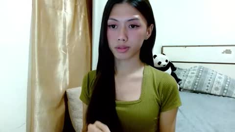 oliviaknightx online show from May 14, 7:45 pm