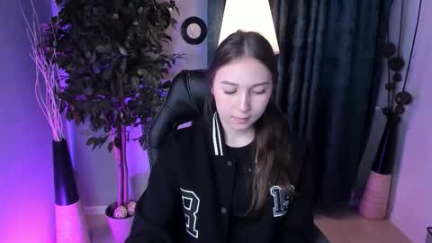 olivialangs online show from March 6, 11:42 am