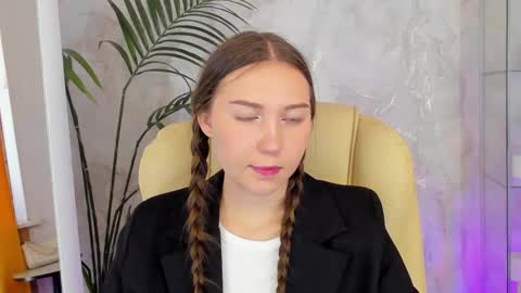 olivialangs online show from March 13, 11:24 am