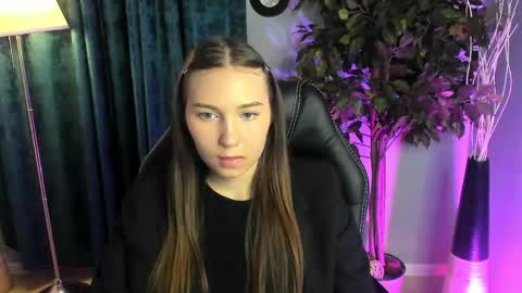 olivialangs online show from March 24, 11:16 am