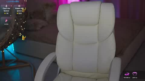 Olivia online show from April 30, 8:03 pm