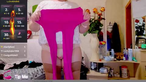 oliviaparadise online show from February 23, 1:57 pm