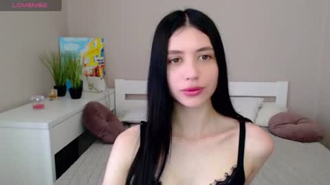 oliviarichi online show from June 25, 7:02 am