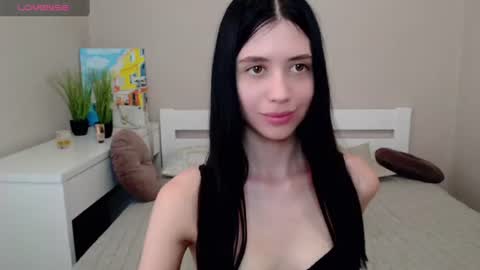 oliviarichi online show from July 10, 11:59 am
