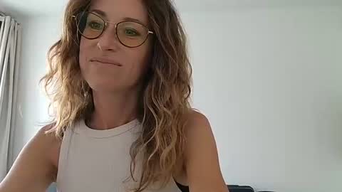olyra11 online show from July 24, 11:18 am