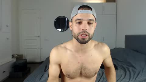 onebestlover online show from October 31, 6:58 am