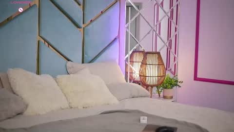 L A Y A online show from June 25, 7:41 pm