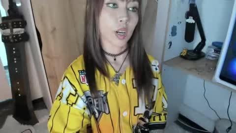 oni_dakotta online show from April 2, 9:44 pm