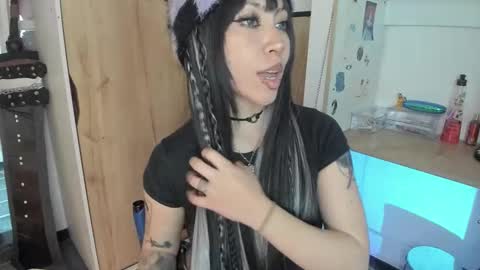 oni_dakotta online show from February 17, 1:54 pm