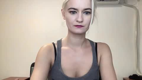 Onika online show from October 9, 8:25 pm