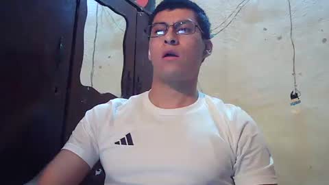 oomaurooo online show from January 10, 8:42 am